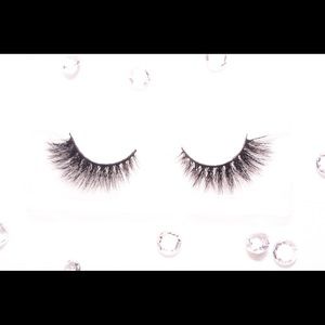 Eye lashes